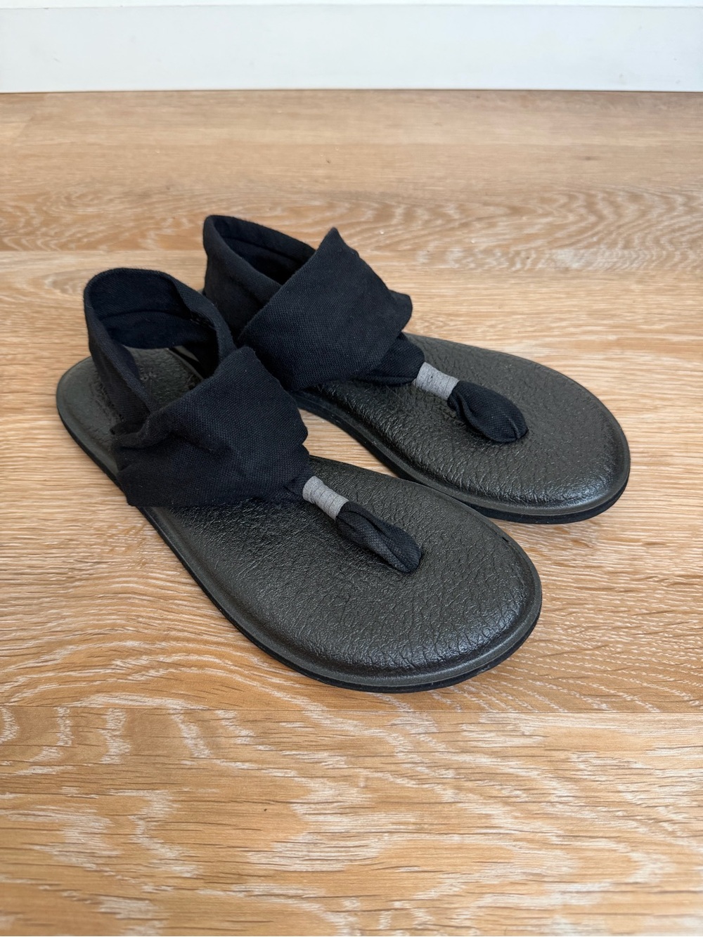 Sanuk Women's Yoga Sling Black Comfy Sandals, Size 7